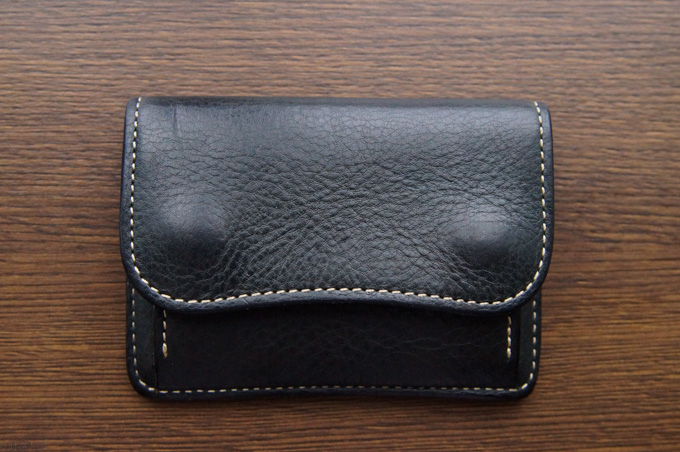 WILDSWANSタングのレビュー。手ぶらで出かけられる、コンパクトで上質な財布の紹介 | 機能的な財布あります
