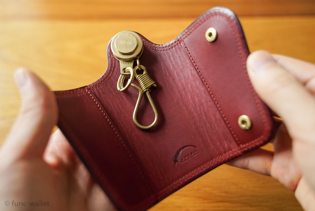 CORBO. SLATE スマートキーケースのレビュー。ミネルバリスシオを贅沢に使ったキーケースの使い勝手と特徴について | 機能的な財布あります