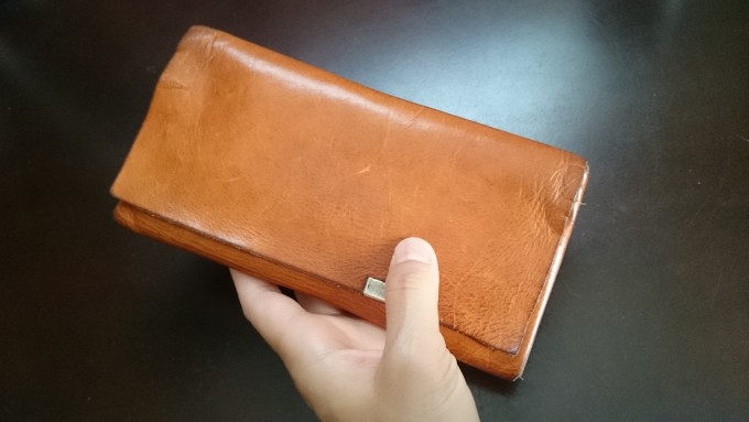 一枚の革で作られた美しい財布。所作ロングウォレットのレビュー 