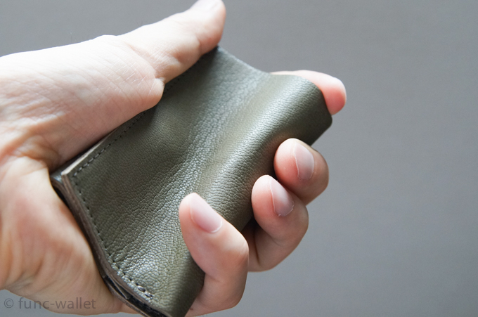 エムピウ 最小・最軽量の財布 ストラッチョのレビュー。日本最小クラスの革財布の特徴、メリット・デメリット | 機能的な財布あります