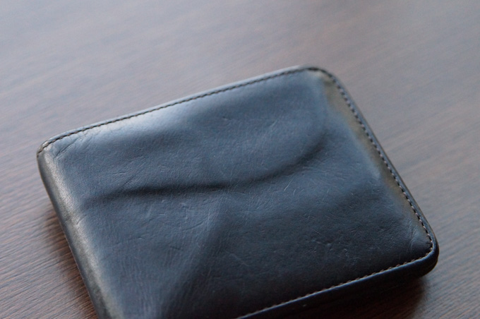 グラウンダーのケツポケ１年レビュー。ワイルドスワンズの10年使える二つ折り財布の紹介 | 機能的な財布あります