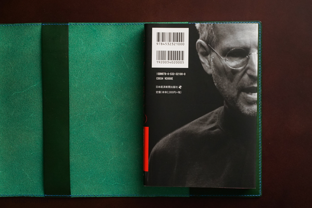 四六判サイズ 革のブックカバー。ブッテーロ グリーンの美しさを堪能できる一品を | 機能的な財布あります