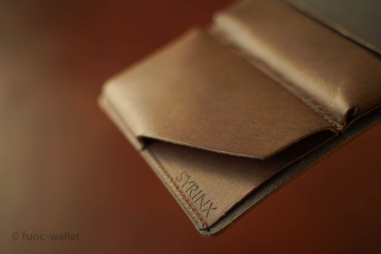SYRINX HITOE FOLDのレビュー。小さな二つ折り財布の使い勝手、特徴 