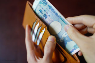 日本の上質な二つ折り財布のまとめ。間違いの無い選び方と、おすすめブランドの紹介 | 機能的な財布あります