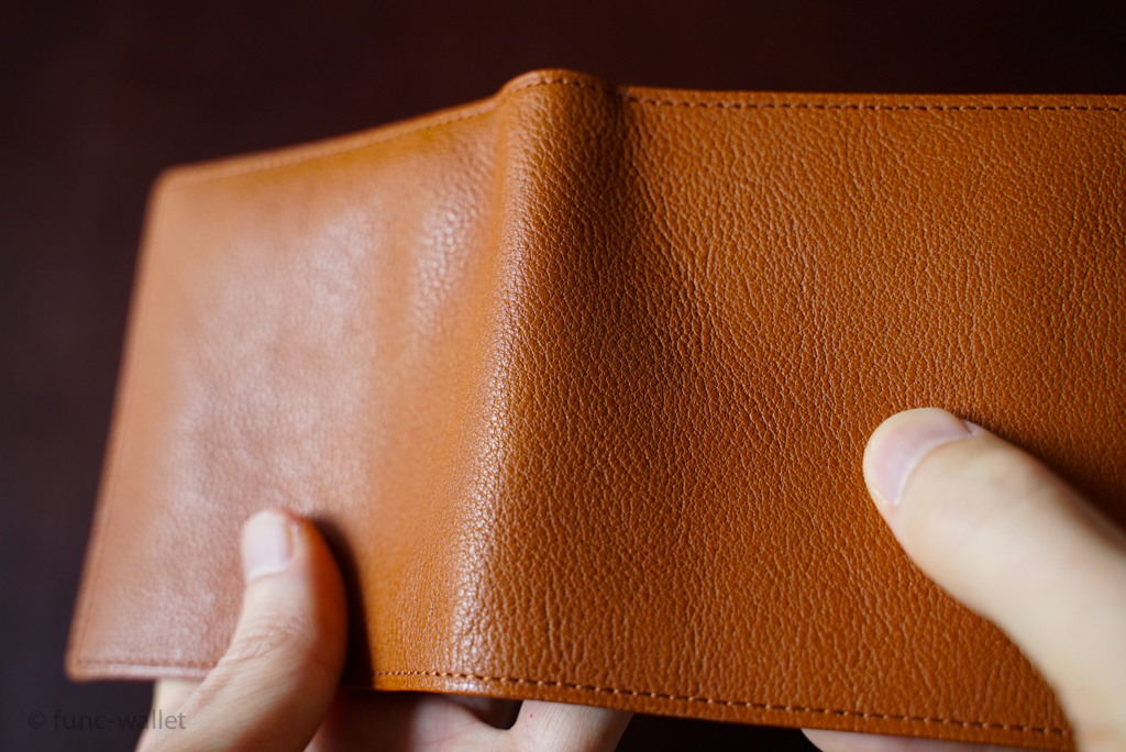 ポーター メトロ 二つ折り財布のレビュー。大人も使える、上質で使いやすい財布 | 機能的な財布あります