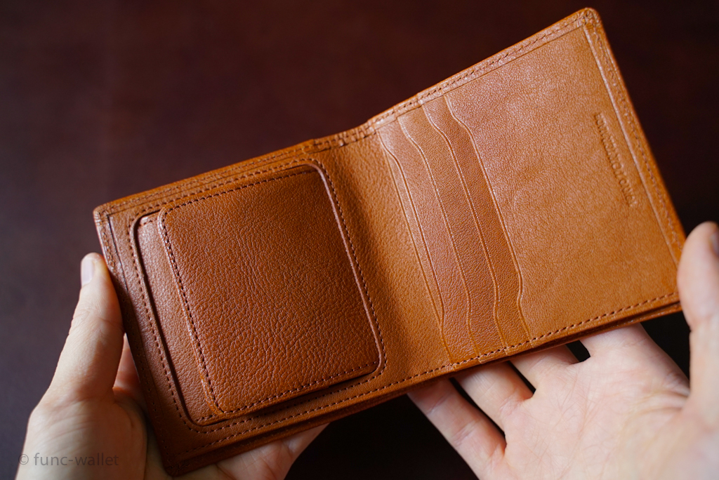 ポーター メトロ 二つ折り財布のレビュー。大人も使える、上質で使いやすい財布 機能的な財布あります
