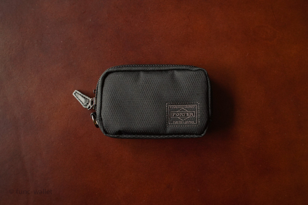 ポーター ディル マルチコインケースのレビュー。気軽に使える、水・キズ・汚れに強い小さな財布の使い勝手と特徴について | 機能的な財布あります