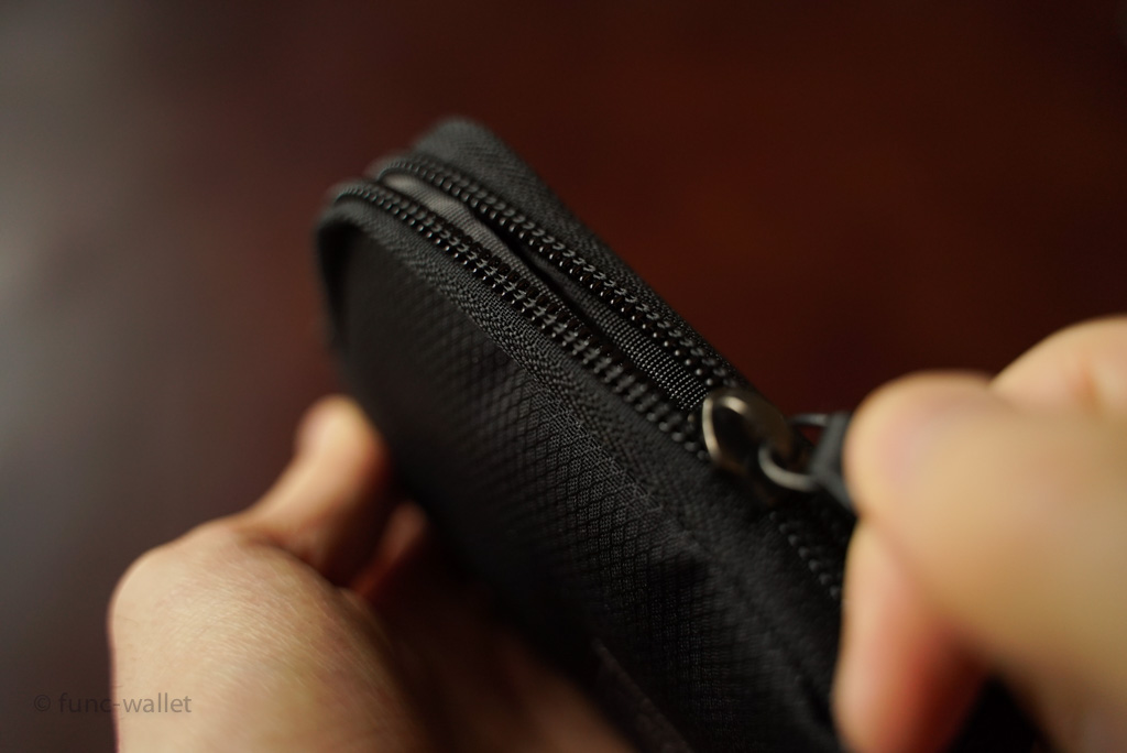 ポーター ディル マルチコインケースのレビュー。気軽に使える、水・キズ・汚れに強い小さな財布の使い勝手と特徴について | 機能的な財布あります