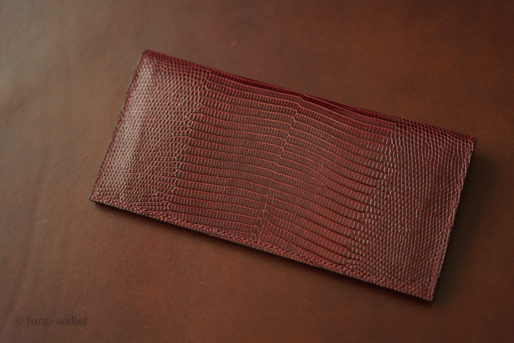 日本製のシンプルな長財布のまとめ。日本の職人技術が光る、かぶせ蓋タイプの長財布の特徴と選び方について | 機能的な財布あります