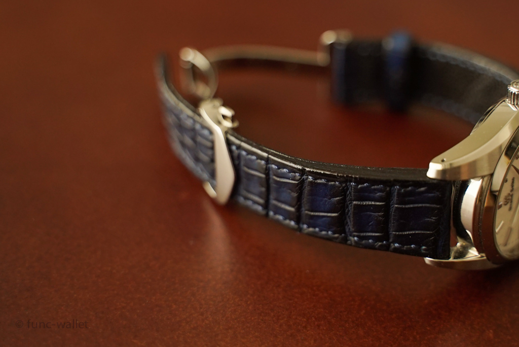 腕時計の革ベルトとはなにか 金属ベルトとの違い メリット デメリットにせまる 機能的な財布あります