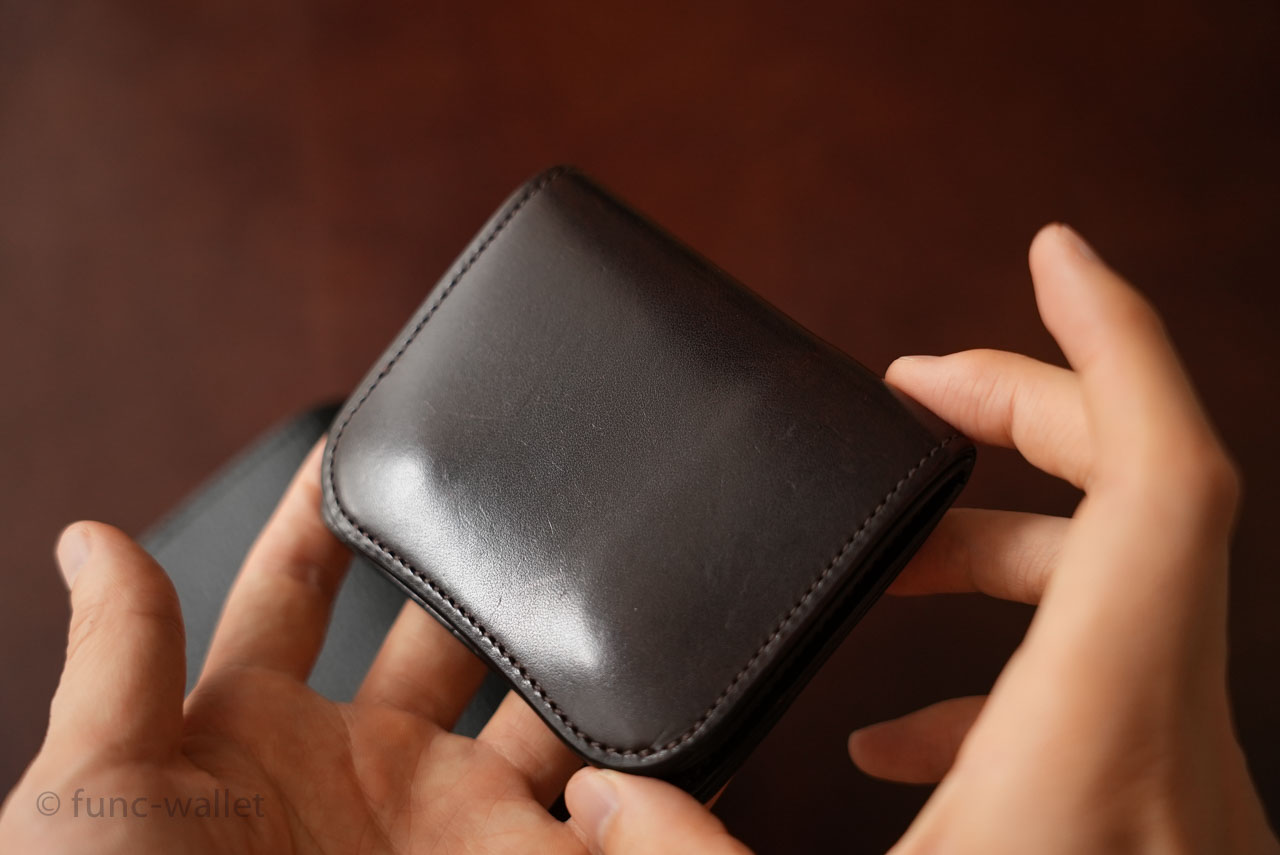 WILDSWANSの小さくて使いやすい財布、 カーサのレビュー。特徴 